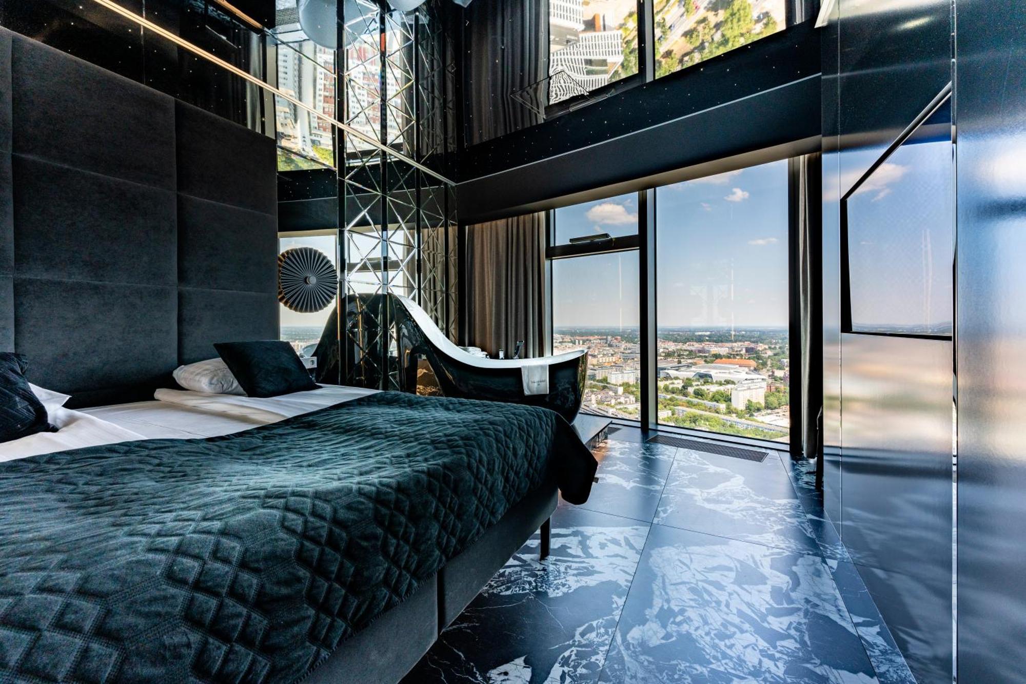 30Th+ Floor Apartments In Sky Tower Wroclaw Ngoại thất bức ảnh